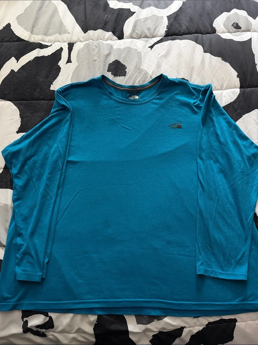 The North Face Men’s Teal Crew Long-Sleeve Shirt